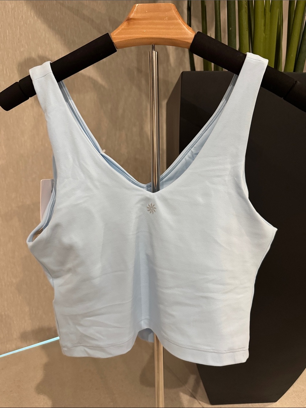 NEW Athleta Transcend V-Neck Women’s Crop Tank Bra Light Blue Medium D cup - Picture 5 of 5